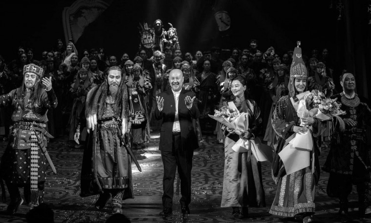 "Тамгагүй төр" жүжгийн дууг дуучин С.Тэнгэр дуулав