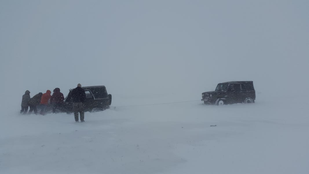 Онцын шаардлагагүй бол холын замд гарахгүй байхыг зөвлөж байна