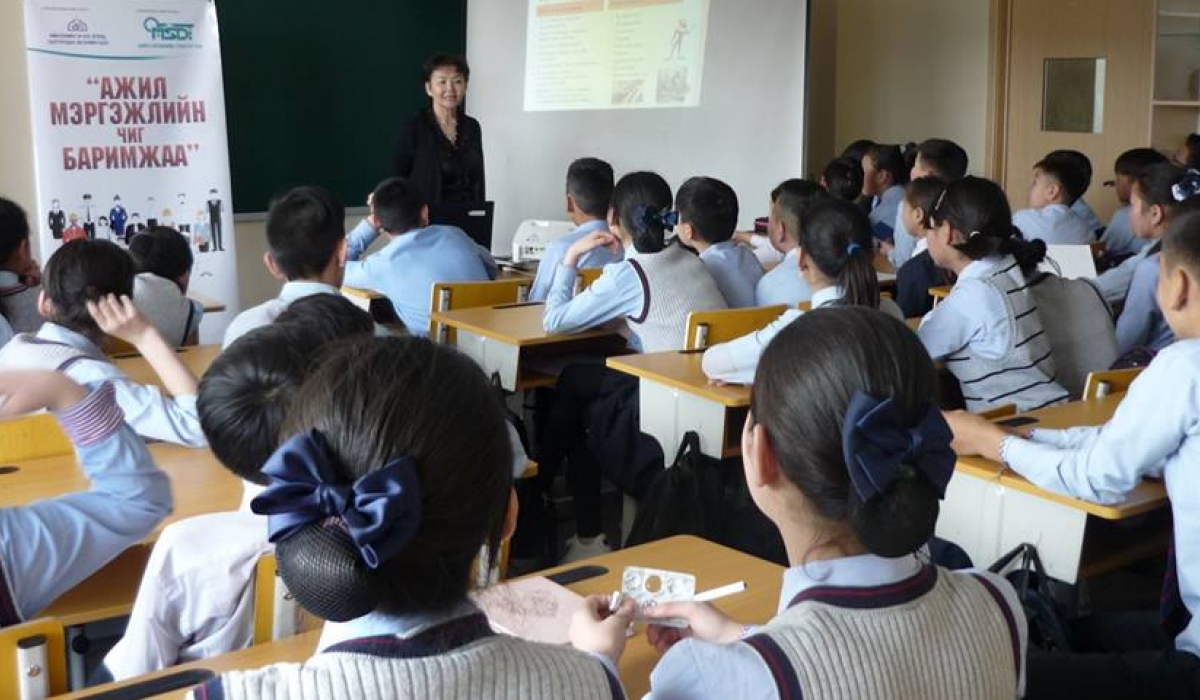 Уран зохиол, дуу хөгжим, технологийн хичээлийг сургалтын хөтөлбөрөөс хассан гэх мэдээллийг БШУ-ны сайд үгүйсгэв