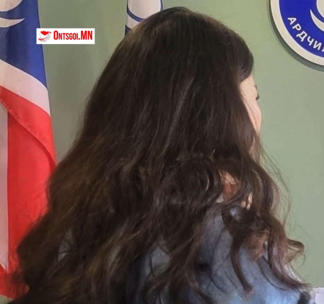 Нэг сэрсэн чинь би нүцгэн, төрсөн эцэгтээ хүчиндүүлсэн байдалтай сэрсэн