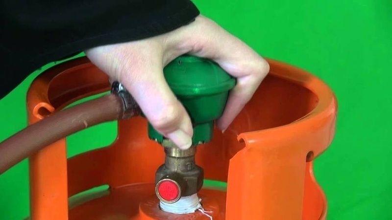 30 литрийн хийн баллон хошуугаараа хий алдан шатаж байжээ