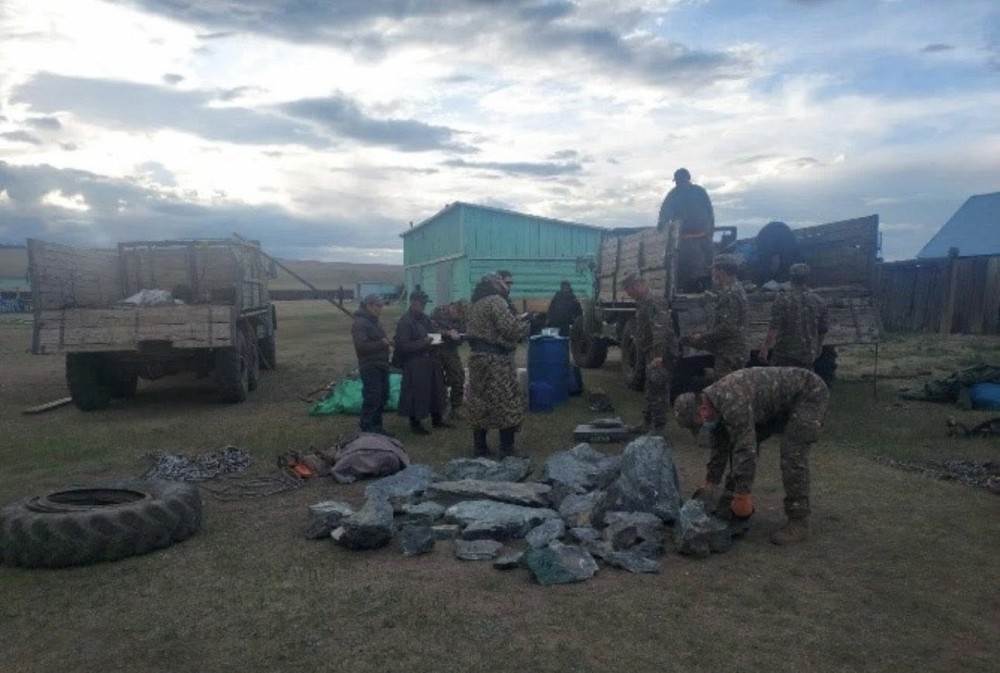 Хууль бусаар ногоон хаш олборлосон зөрчлийг илрүүлж, хуулийн байгууллагад шилжүүлжээ