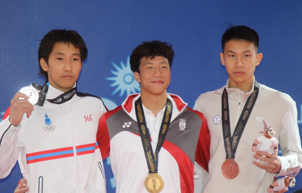 Э. Эрхэс  мөнгөн медаль хүртлээ